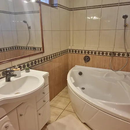 L'aomur Apartman * Balatonlelle